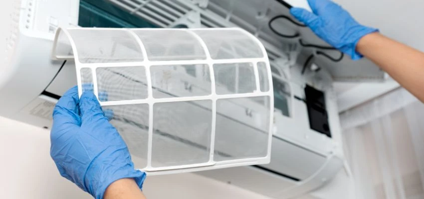 Lý do nên vệ sinh máy lạnh định kỳ