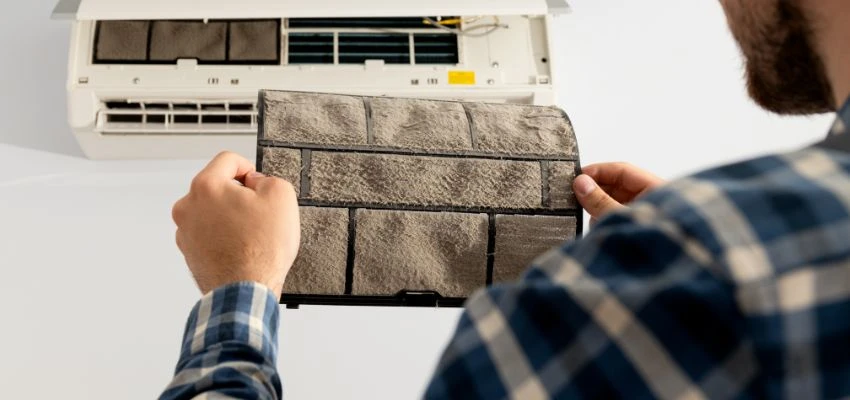 Lý do nên chọn dịch vụ vệ sinh máy lạnh tại nhà
