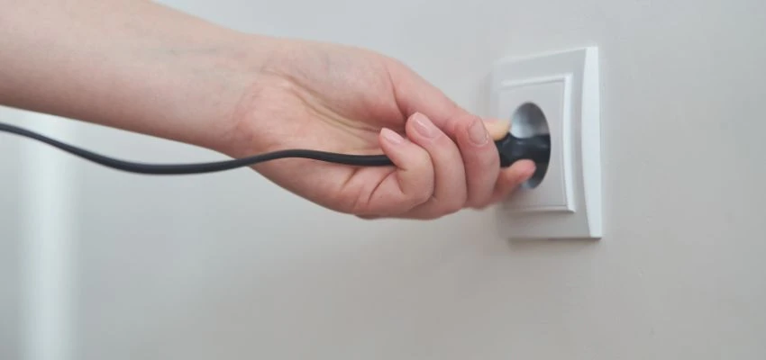 Kiểm tra nguồn điện kết nối với tủ lạnh