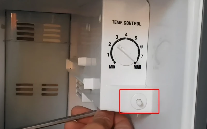 Quy trình chi tiết thực hiện cách sửa công tắc đèn tủ lạnh