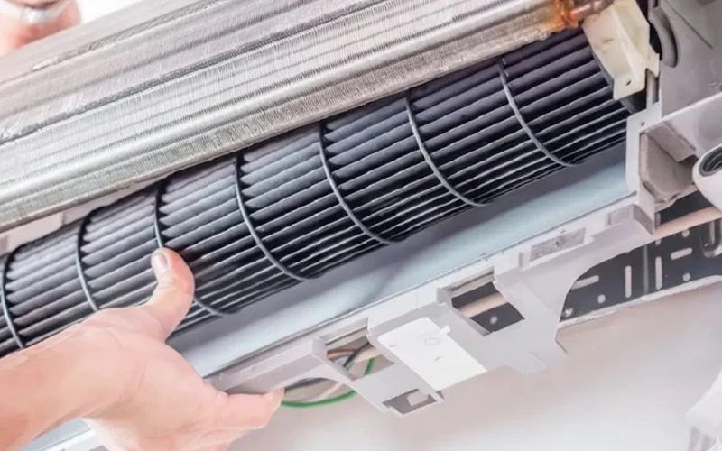 Máy lạnh Reetech báo lỗi E3 do motor quạt dàn lạnh bị hỏng